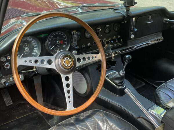 Jaguar E-type 2+2, 1967. 4-Speed. Manual. - Image 4