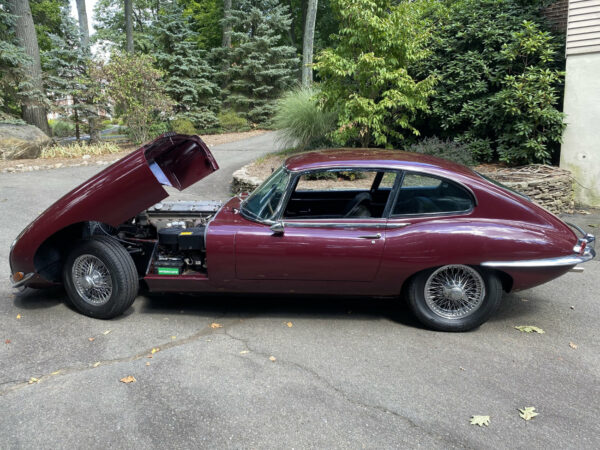 Jaguar E-type - image 2